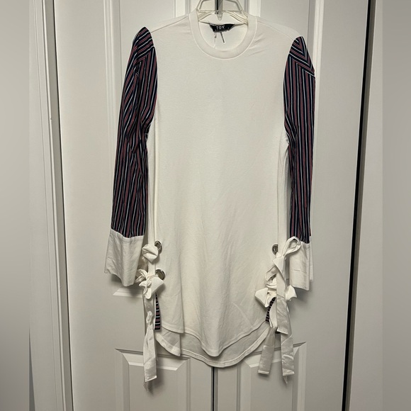 TOV Dresses & Skirts - NWT TOV White Shirtdress with Side Tie Accent (Size 8/M)